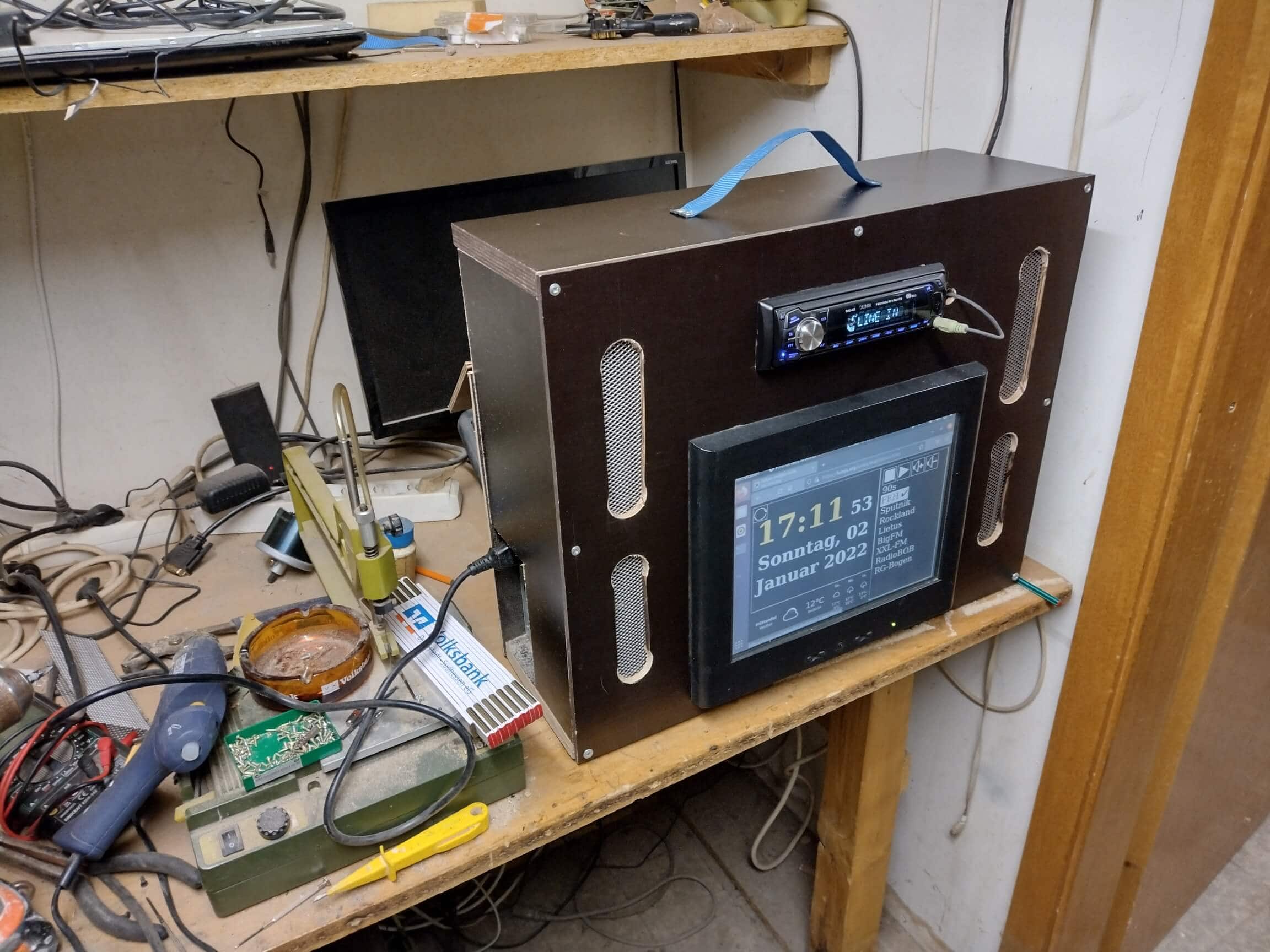 Hibridinis radijas header.